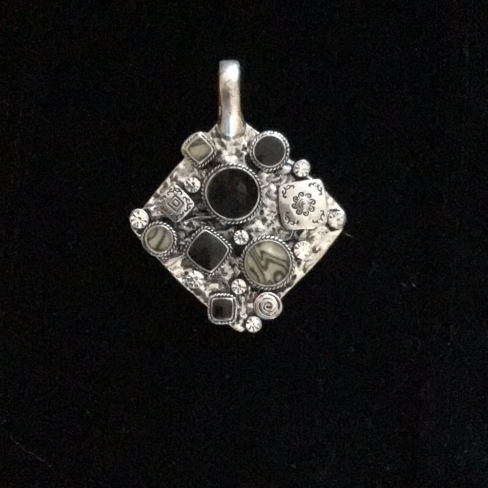 Brighton pendant